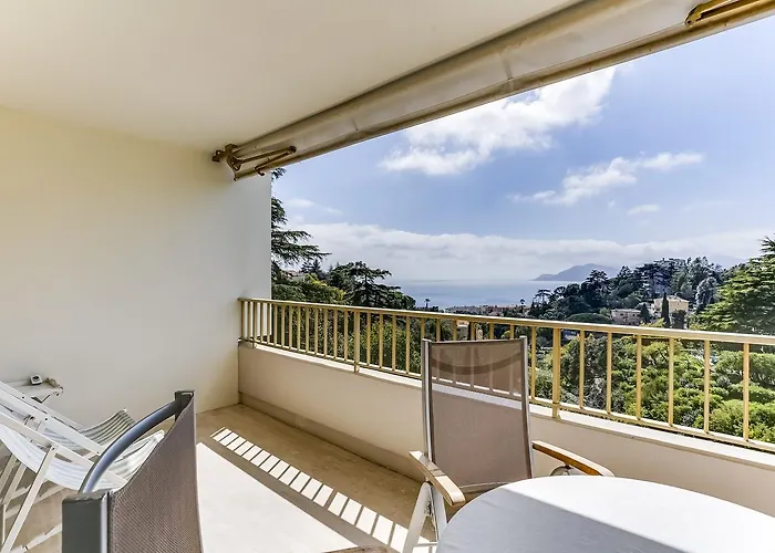 Leader Boulevard Flat With Terrace By Guestready